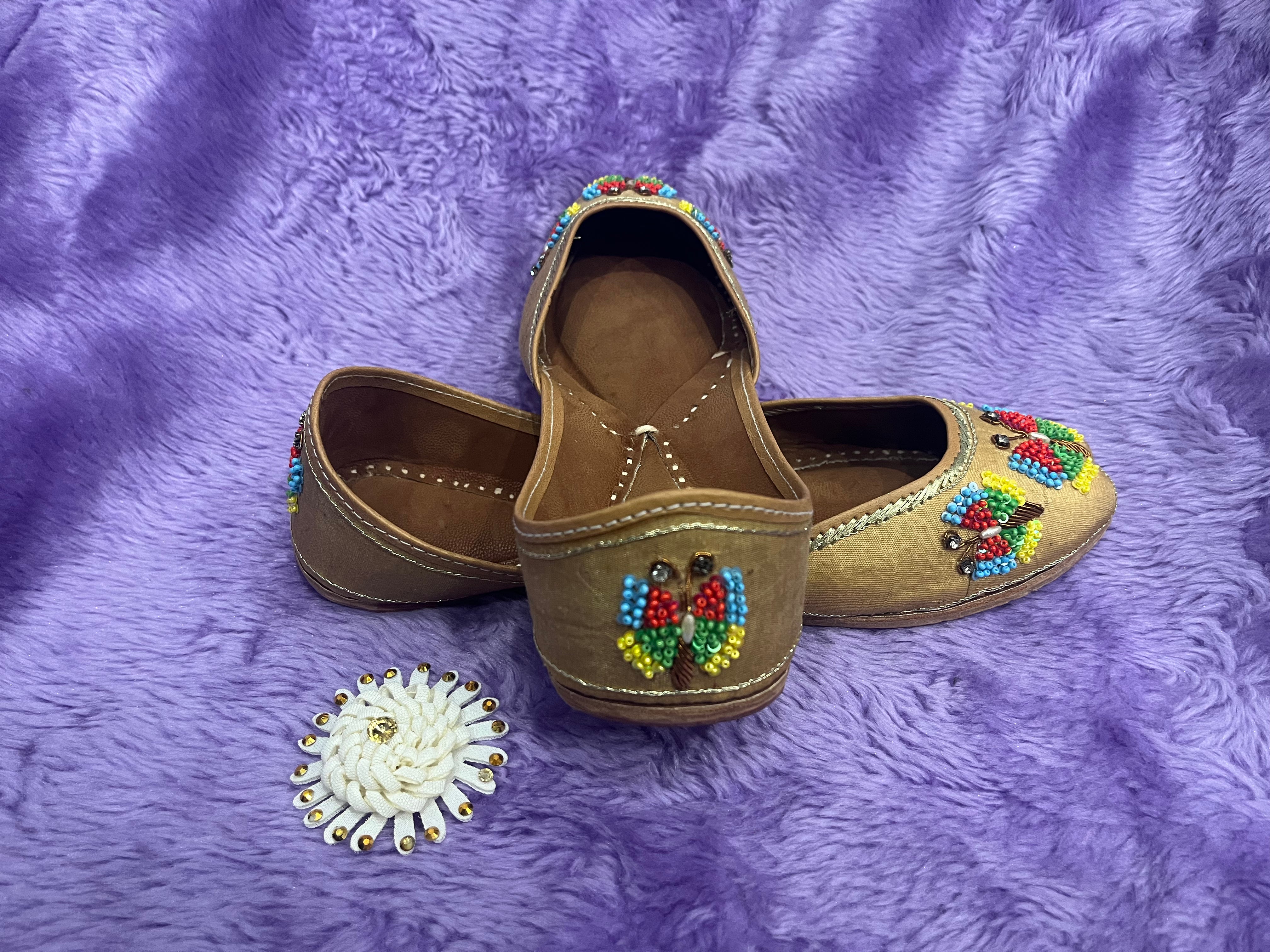 MULTISHADE BUTTERFLY PUNJABI JUTTI